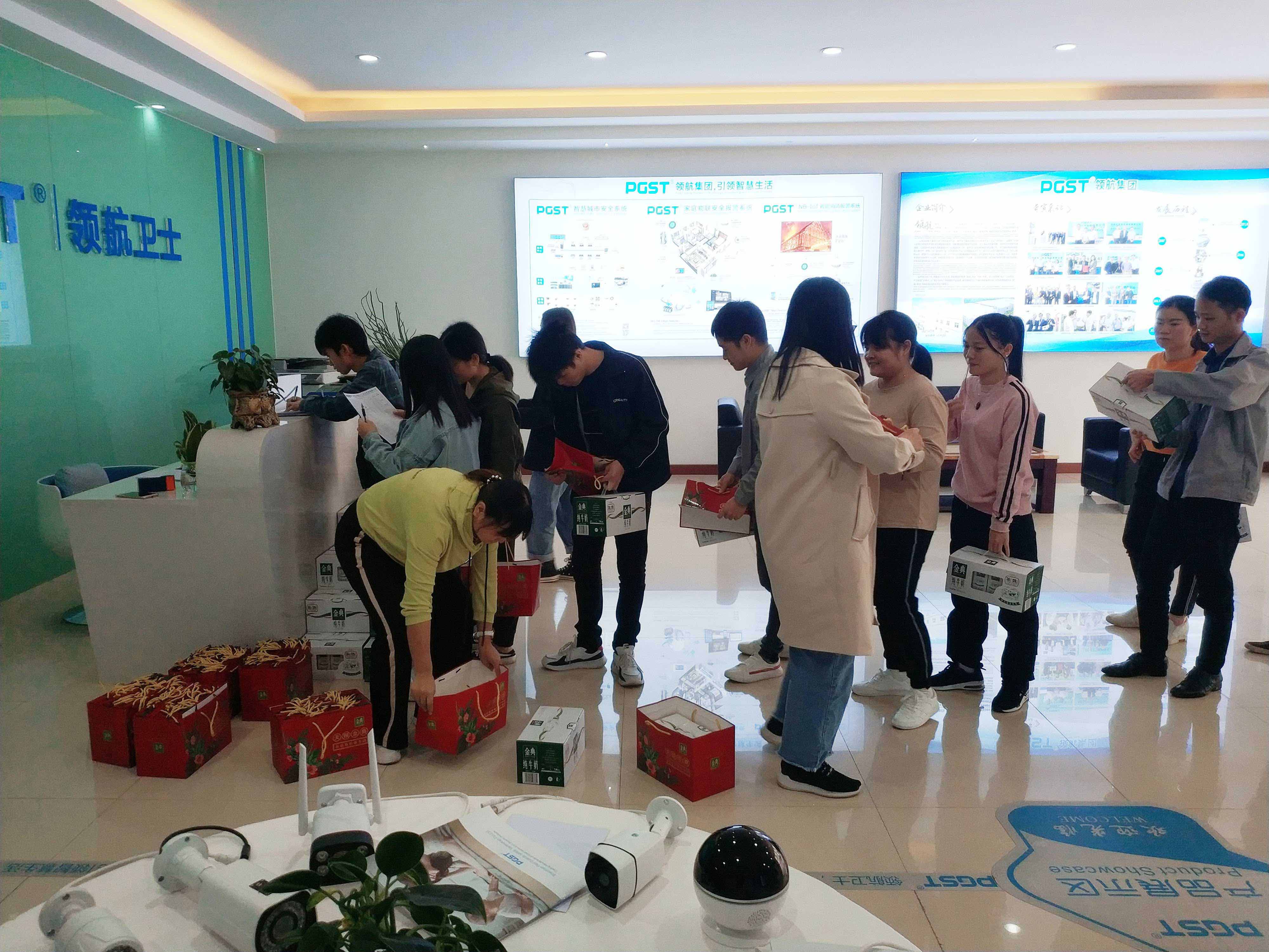 喜迎元旦，PA旗舰厅集团给全体员工送元旦福利啦!!!