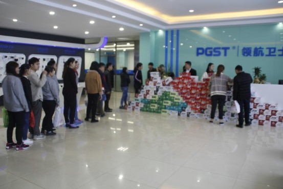 心系员工,公司为全体员工发放元旦福利